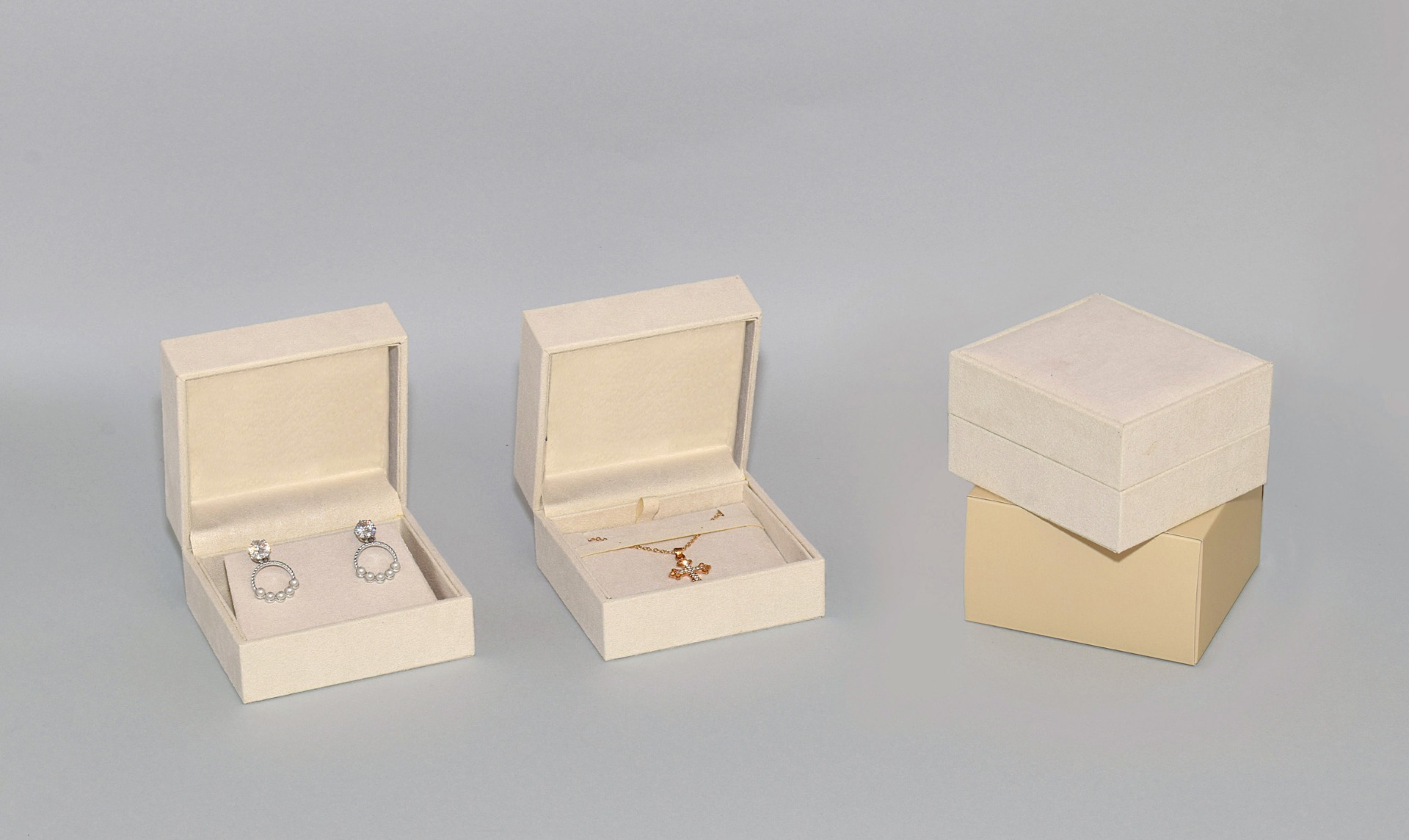 BRAMANTE ASTUCCIO 8X9 - 2 VARIANTI DI COLORE