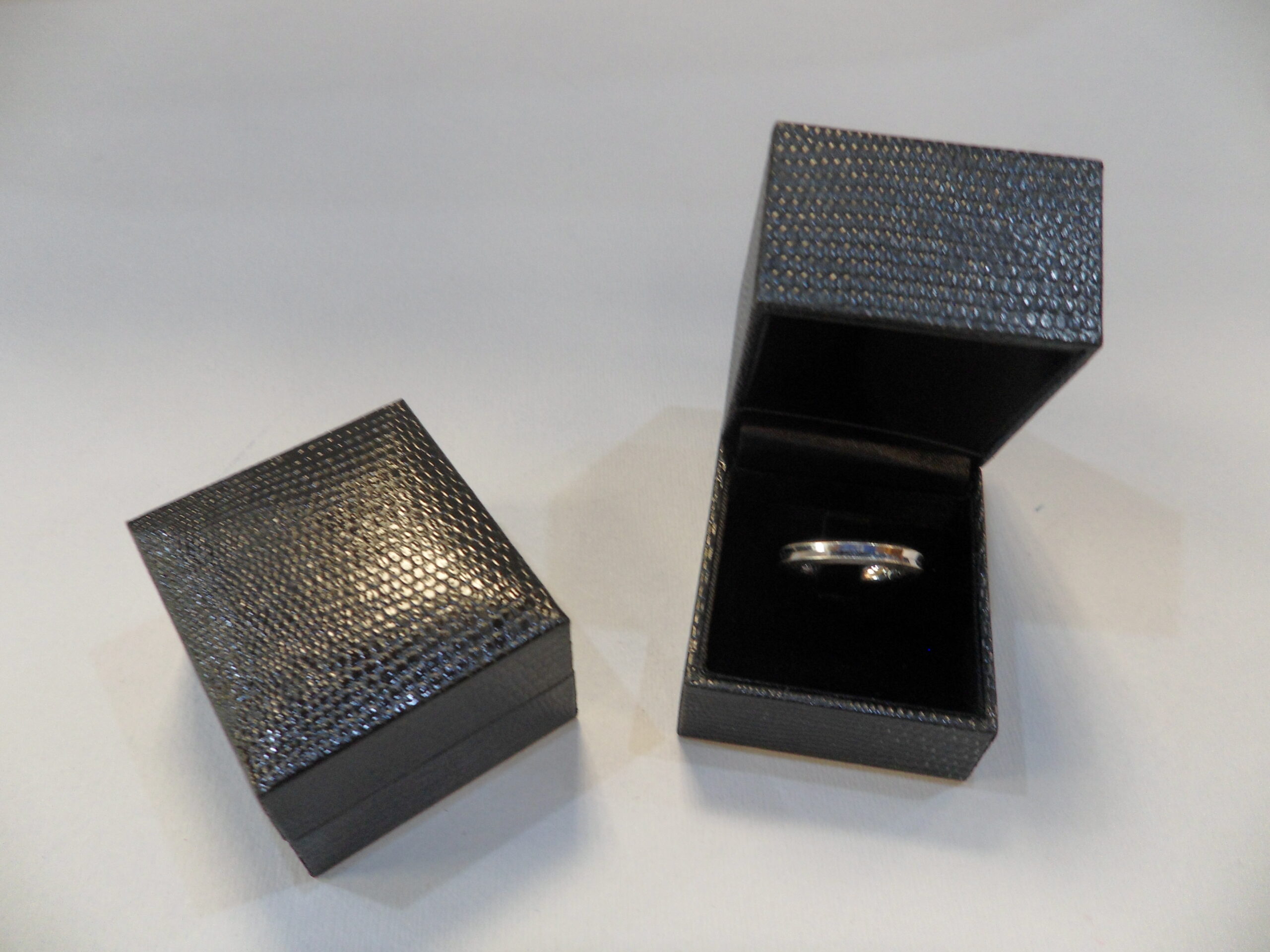 NEOCLASSICA RING SMALL BOX - 2 COLORS